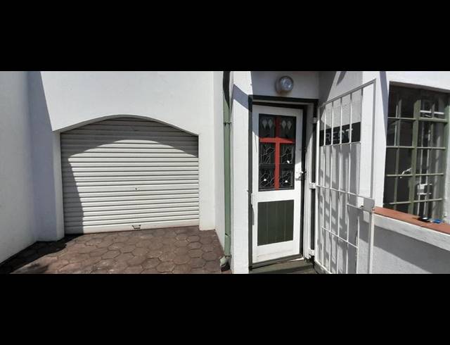 2 BEDROOM TOWNHOUSE FOR SALE IN DIE HOEWES